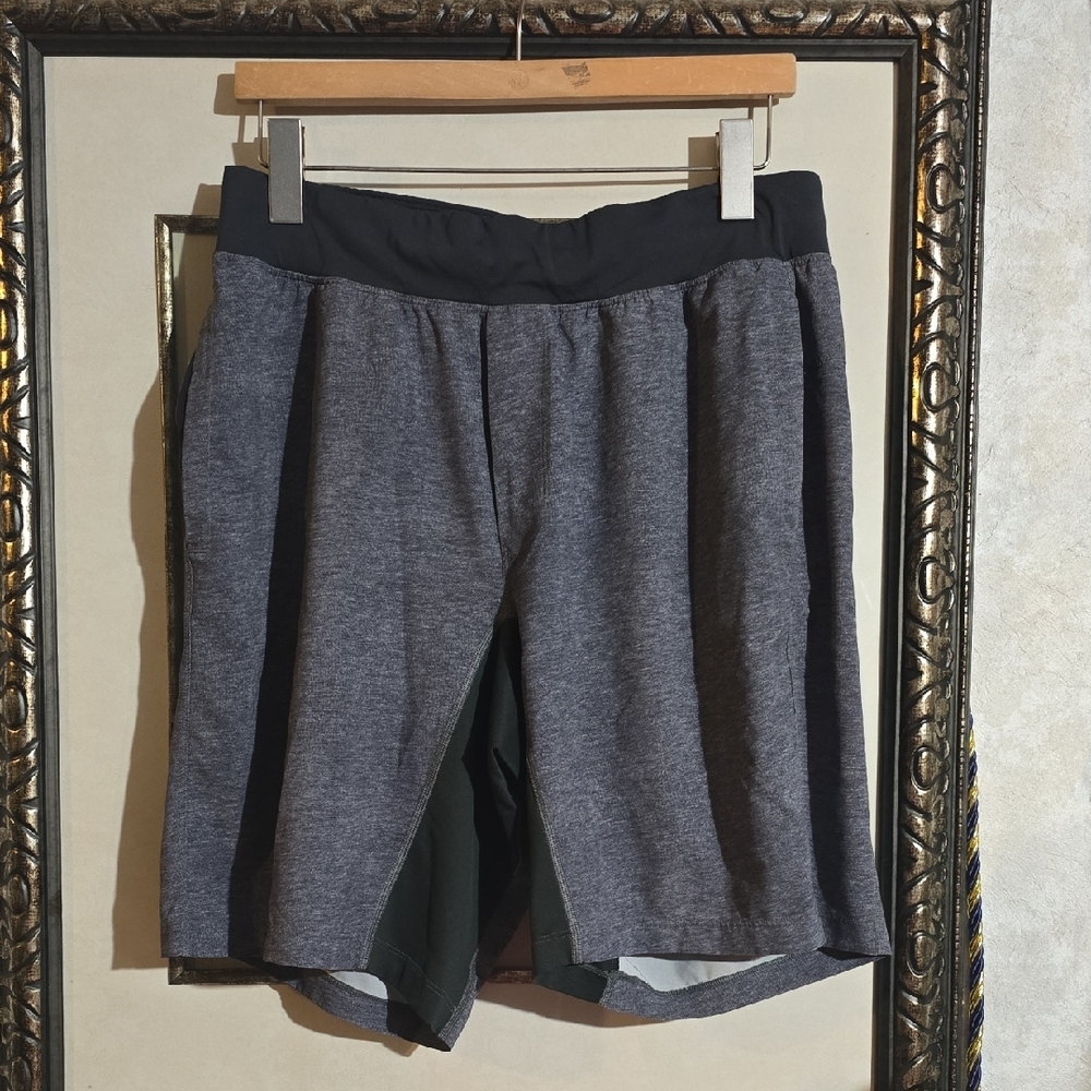 #103.Lululemon LicenseToTrain Men's Short In Grey And Black Combination. In EUC